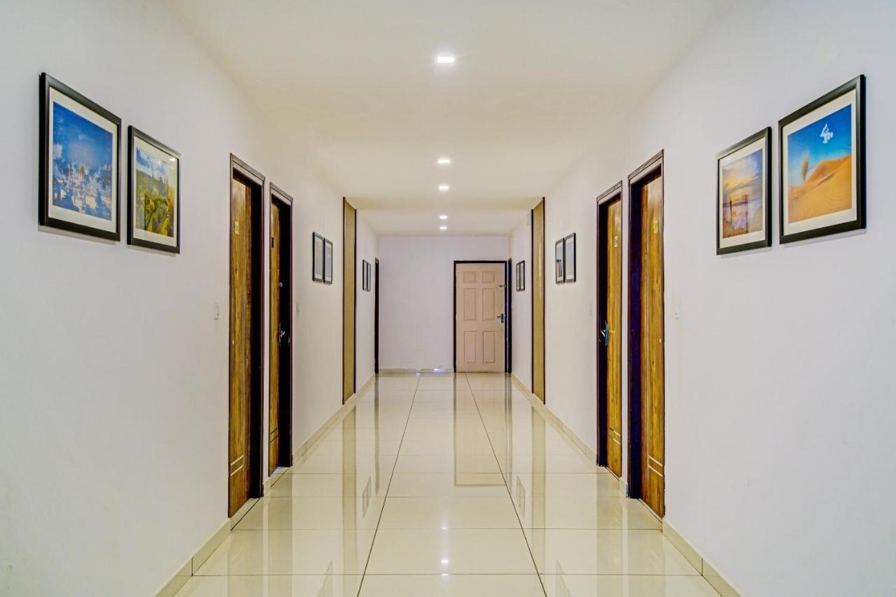 Hotel Vaccinated Staff- Capital O 74715 Phoenix Holidays Kochi Exterior foto