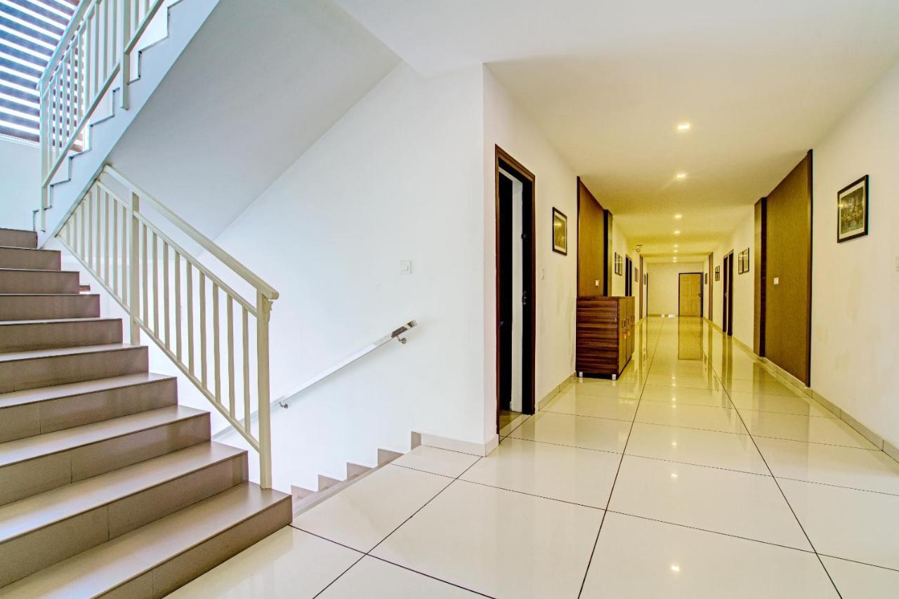 Hotel Vaccinated Staff- Capital O 74715 Phoenix Holidays Kochi Exterior foto