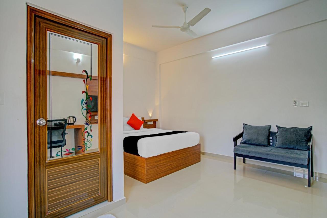 Hotel Vaccinated Staff- Capital O 74715 Phoenix Holidays Kochi Exterior foto