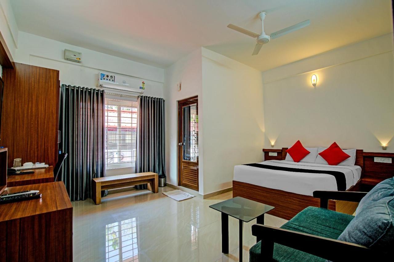 Hotel Vaccinated Staff- Capital O 74715 Phoenix Holidays Kochi Exterior foto