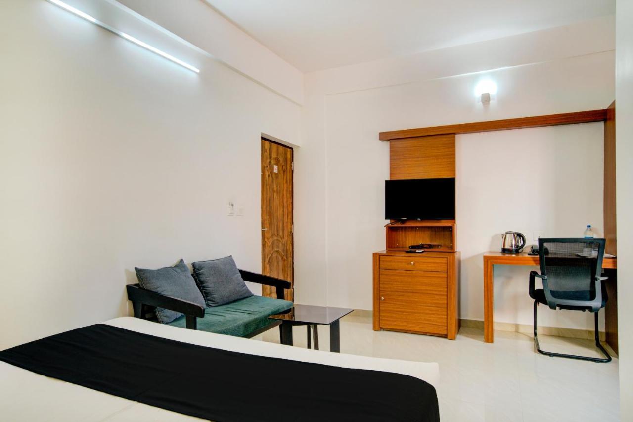 Hotel Vaccinated Staff- Capital O 74715 Phoenix Holidays Kochi Exterior foto