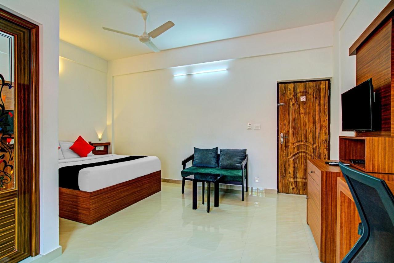 Hotel Vaccinated Staff- Capital O 74715 Phoenix Holidays Kochi Exterior foto