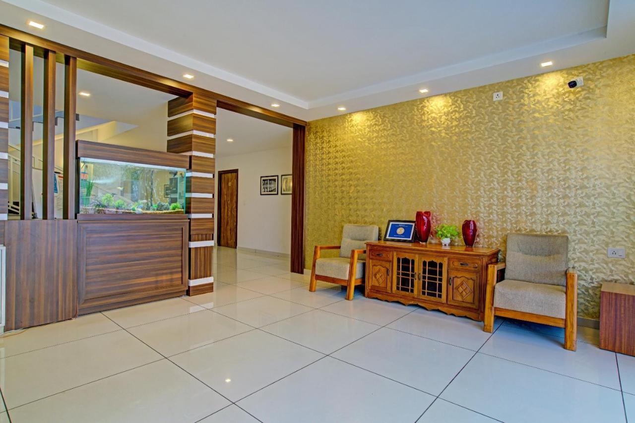 Hotel Vaccinated Staff- Capital O 74715 Phoenix Holidays Kochi Exterior foto