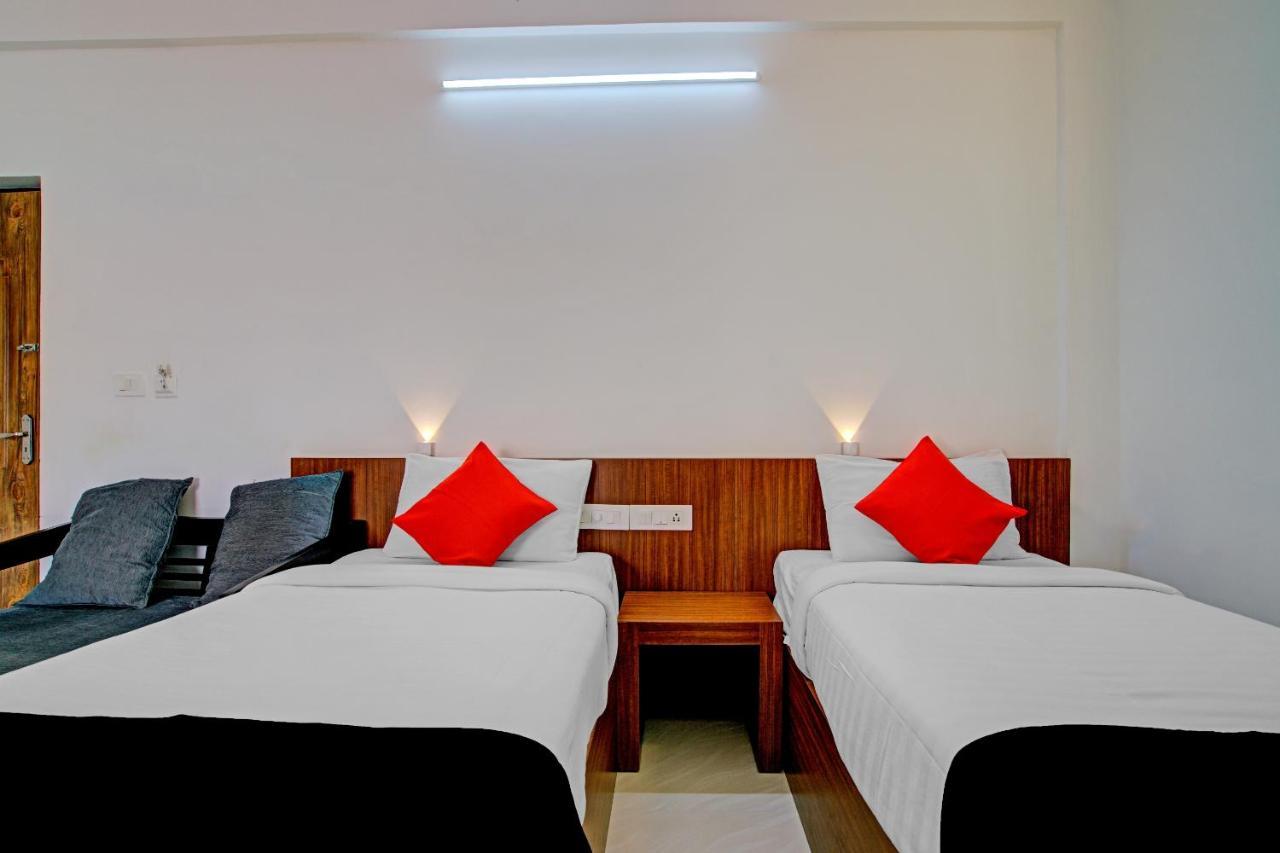 Hotel Vaccinated Staff- Capital O 74715 Phoenix Holidays Kochi Exterior foto
