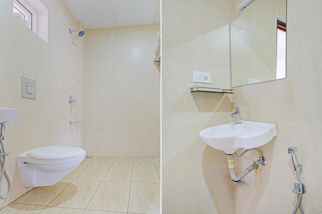 Hotel Vaccinated Staff- Capital O 74715 Phoenix Holidays Kochi Exterior foto