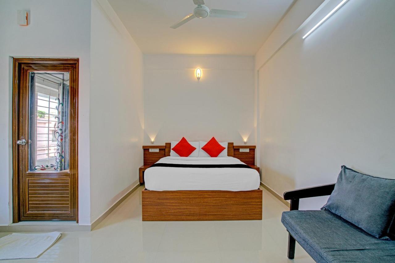 Hotel Vaccinated Staff- Capital O 74715 Phoenix Holidays Kochi Exterior foto