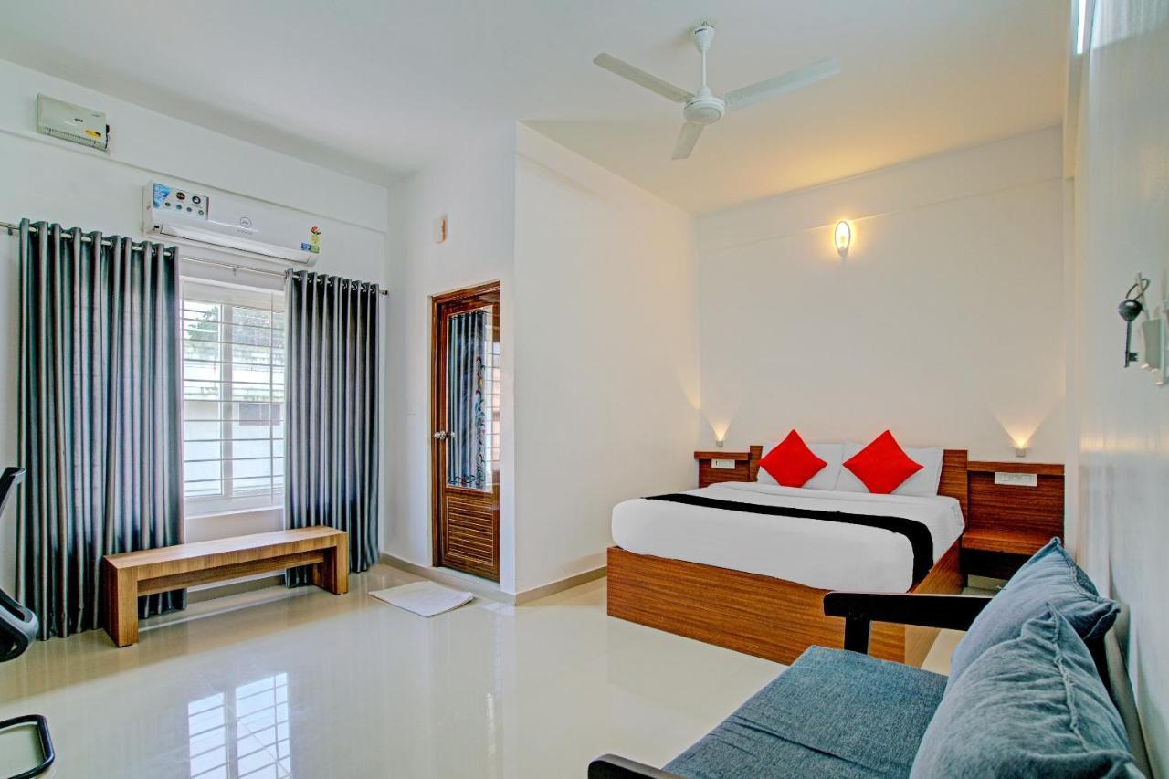 Hotel Vaccinated Staff- Capital O 74715 Phoenix Holidays Kochi Exterior foto