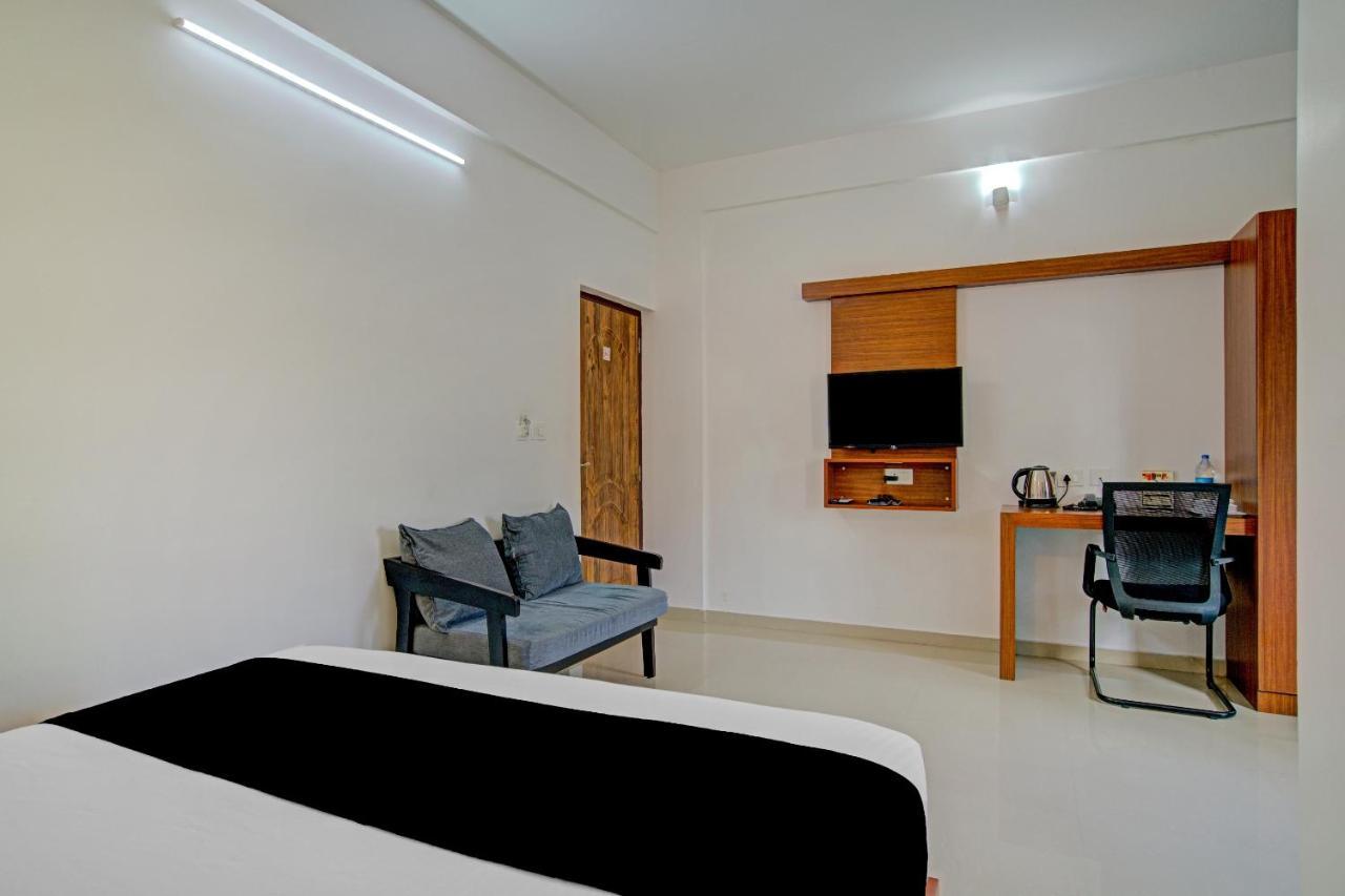 Hotel Vaccinated Staff- Capital O 74715 Phoenix Holidays Kochi Exterior foto